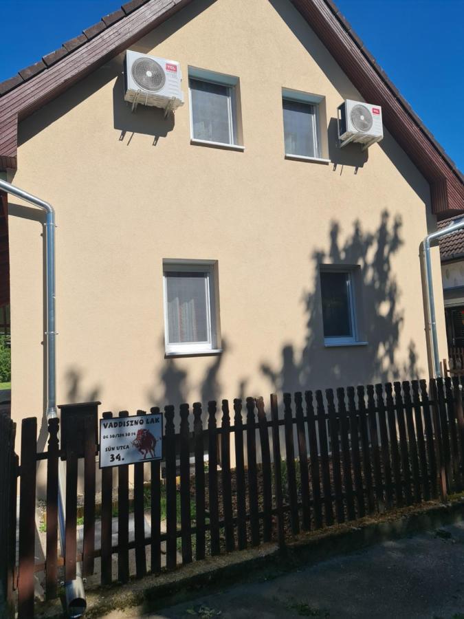Villa Vaddinszo Lak Kiskunmajsa Esterno foto