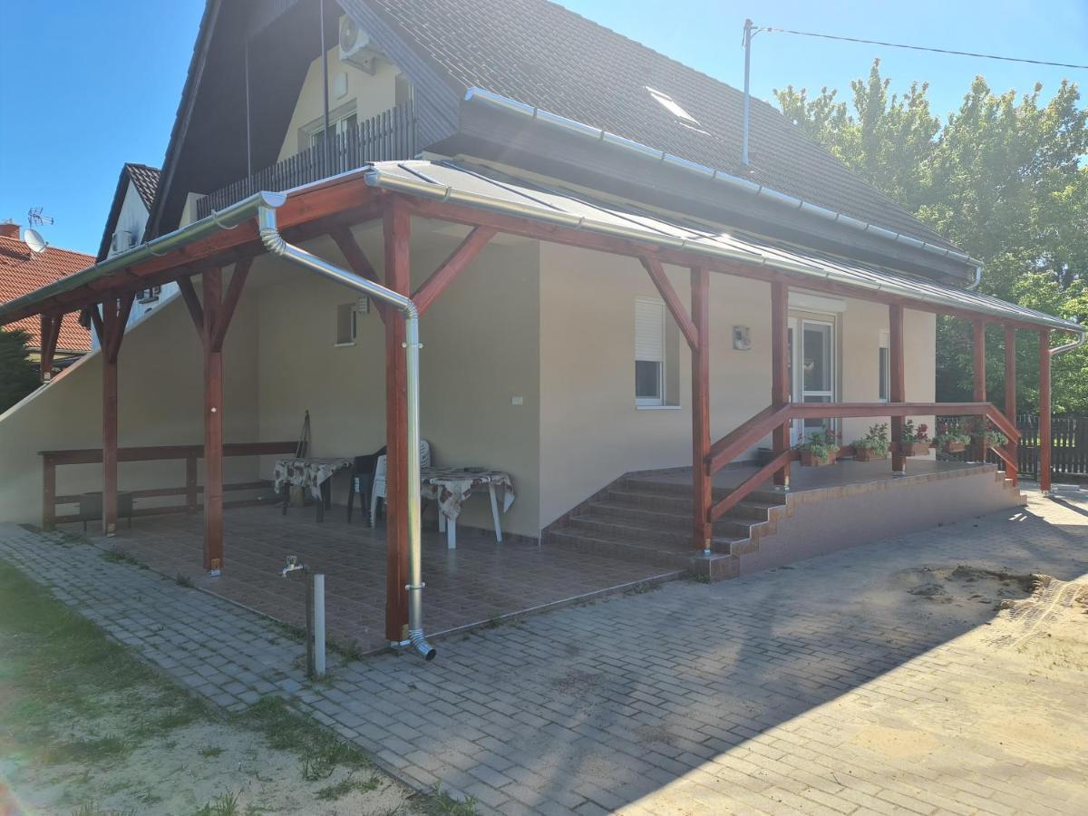 Villa Vaddinszo Lak Kiskunmajsa Esterno foto